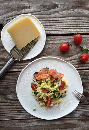 Koruzne testenine z lososom in rukolo - brez glutena