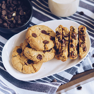 Piškoti s čokoladnimi koščki